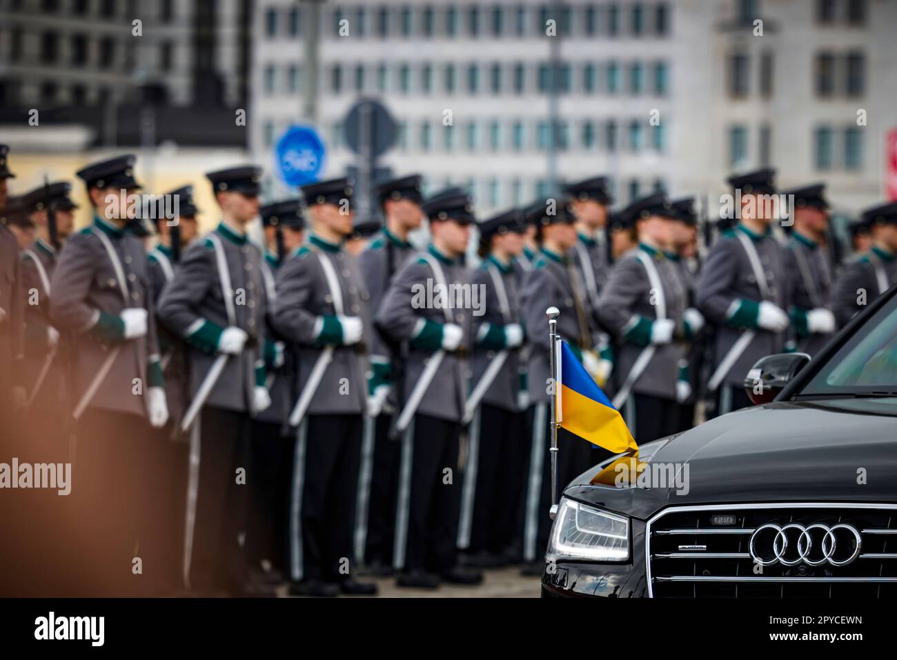 Auf ihrem Treffen am 3. Mai 2023 in Helsinki gaben die Präsidenten Finnlands und der Ukraine sowie die Ministerpräsidenten Dänemarks, Islands, Norwegens und Schwedens folgende Erklärung ab: Die Führer der Ukraine und der fünf nordischen Länder bekräftigten ihre unmissverständliche Verurteilung des anhaltenden russischen Aggressionskrieges gegen die Ukraine. Die Ukraine hat bei der Ausübung ihres inhärenten Rechts auf Selbstverteidigung gegen diesen grundlosen und ungerechtfertigten Angriff bemerkenswerte Entschlossenheit an den Tag gelegt. Russland muss unverzüglich, vollständig und bedingungslos alle seine Streitkräfte zurückziehen. Stockfoto