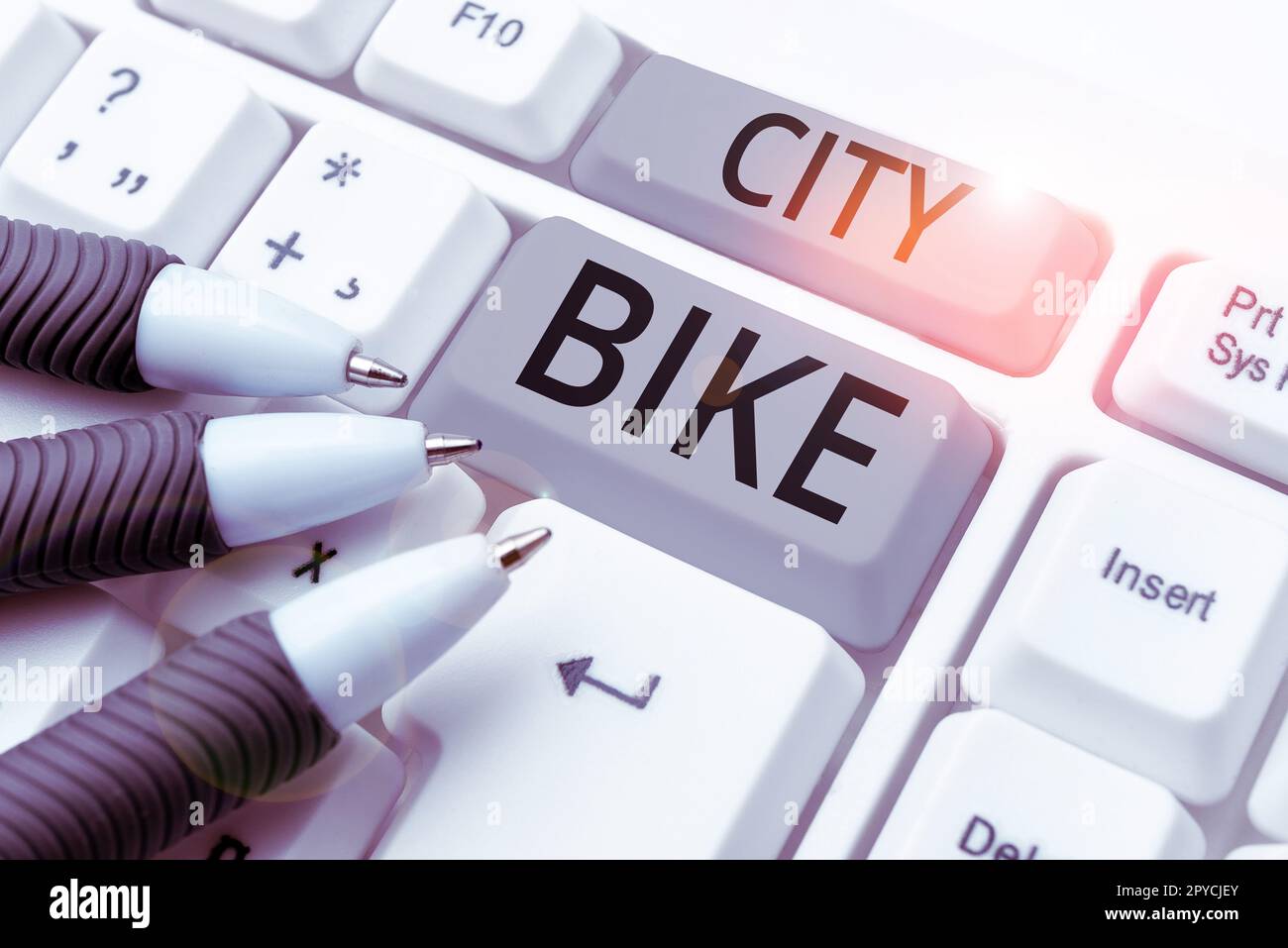 Konzeptausstellung City Bike. Konzept für regelmäßige kurze Fahrten durch ebenes Stadtgebiet Stockfoto