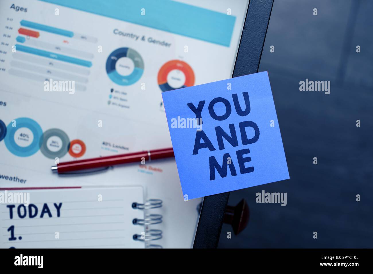 Textunterschrift mit „You and Me“ (Du und ich). Geschäftsansatz, Beziehungskompromiss, der romantische Gefühle ausdrückt Stockfoto