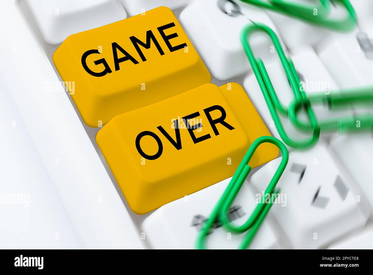 Textschild zeigt Game Over an. Wort für Eine Situation in einem bestimmten Sport, die sein Finale erreicht oder endet Stockfoto