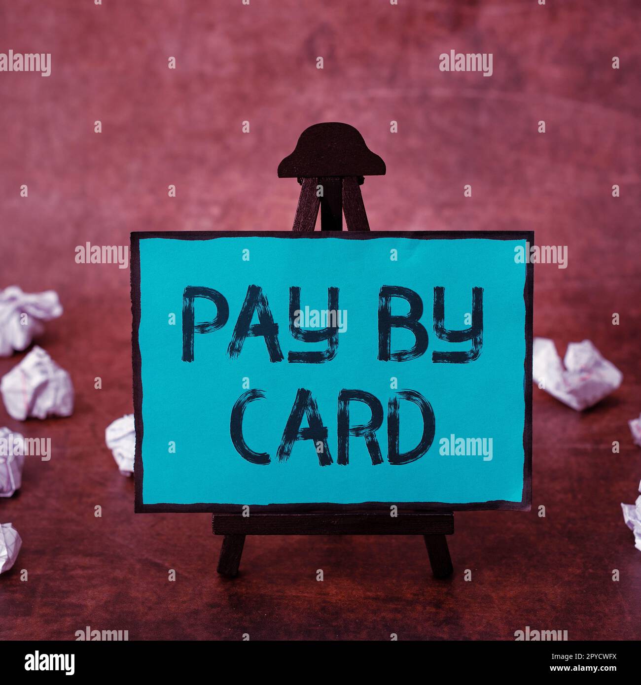 Textzeichen mit Kartenzahlung. Geschäftsübersicht Zahlungen auf Kredit Debit elektronischer virtueller Geldeinkauf Stockfoto