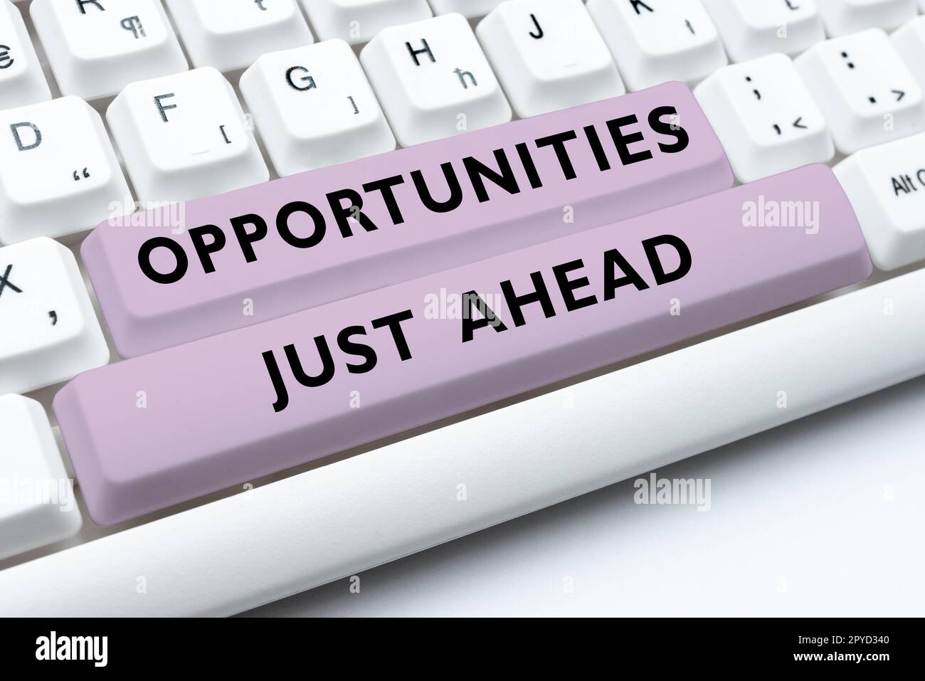 Schreiben und Anzeigen von Textmöglichkeiten direkt vor uns. Ein paar Umstände, die es ermöglichen, etwas in kurzer Zeit zu tun Stockfoto