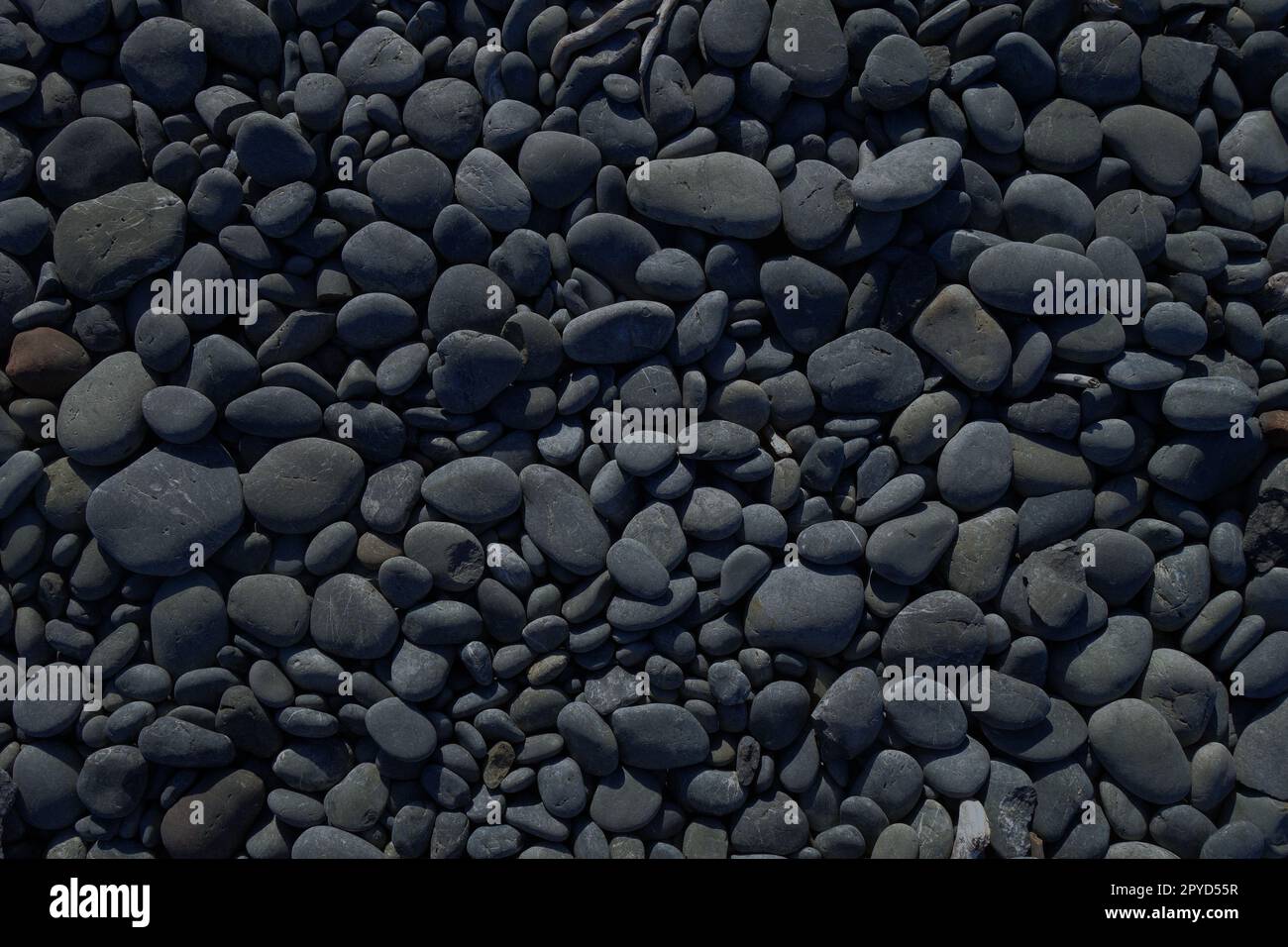 Hintergrundtextur für schwarze Kieselsteine. Horizontales Hintergrundbild Stockfoto