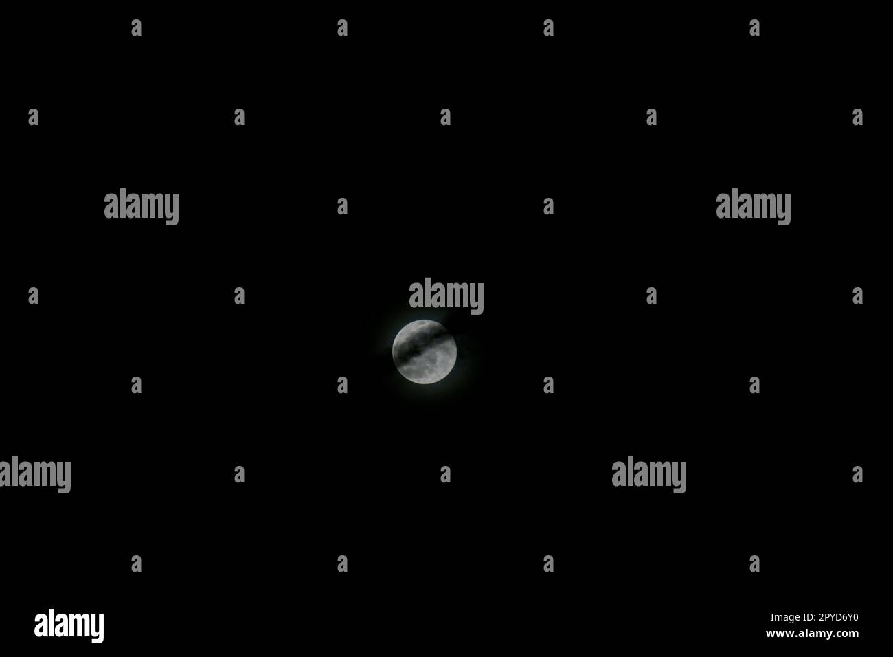 Der Mond am spanischen Himmel, Provinz Alicante, Costa Blanca, Spanien Stockfoto