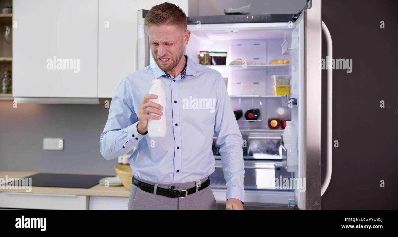 Schlechte Offene Milchflasche Stockfoto