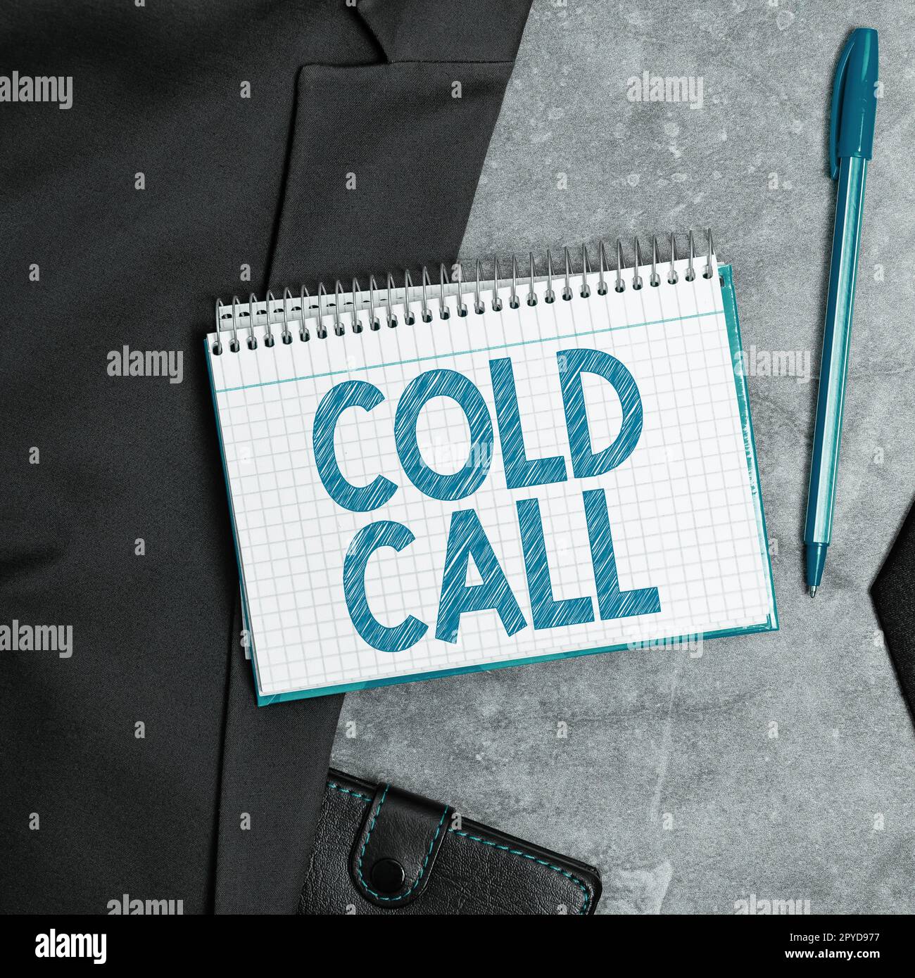 Handschriftlicher Text Kaltruf. Konzeptionelles Foto, unaufgefordert, Anruf von jemandem, der versucht, Waren oder Dienstleistungen zu verkaufen Stockfoto