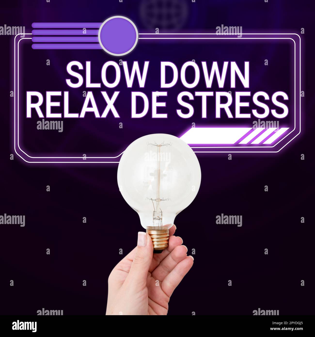 Schild mit der Anzeige Slow Down Relax De Stress. Konzept bedeutet Pause, Stresspegel reduzieren, Ruhe bewahren Stockfoto