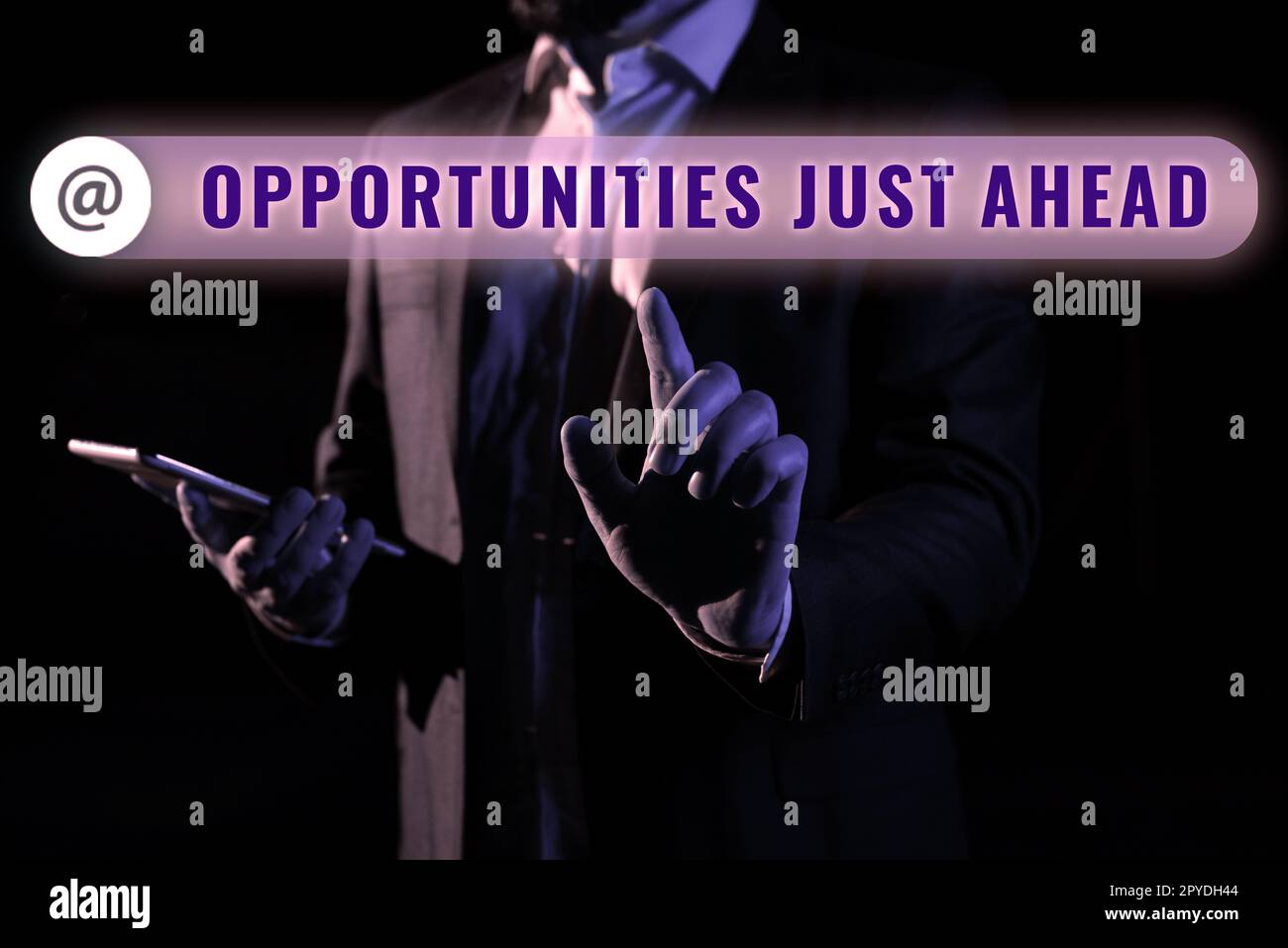 Die Möglichkeit, mit der Hand zu schreiben, liegt direkt vor uns. Ein paar Umstände, die es ermöglichen, etwas in kurzer Zeit zu tun Stockfoto