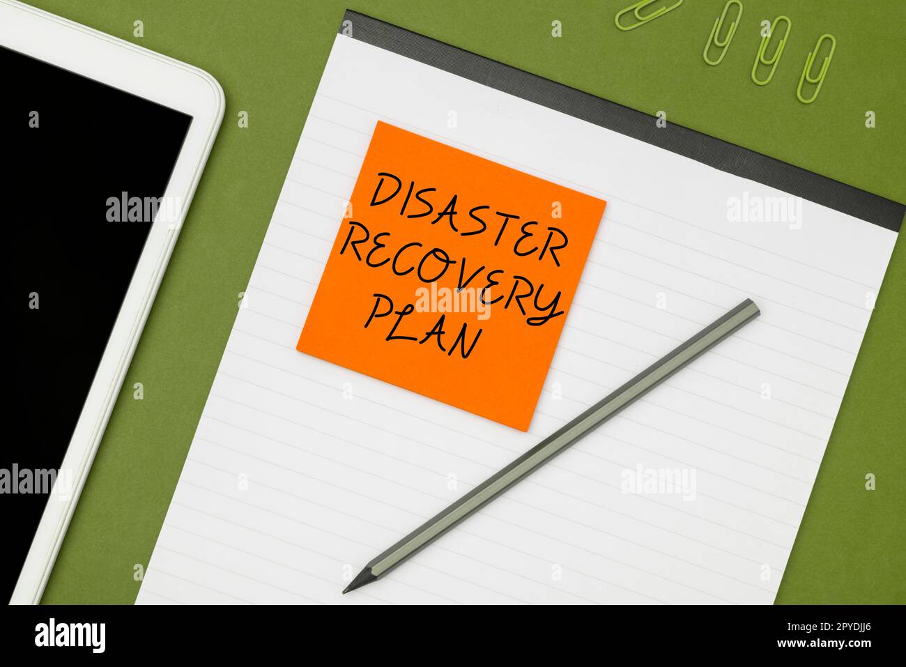 Handschriftlicher Text Katastrophenplan. Konzept, das bedeutet, Sicherungsmaßnahmen gegen gefährliche Situationen zu ergreifen Stockfoto