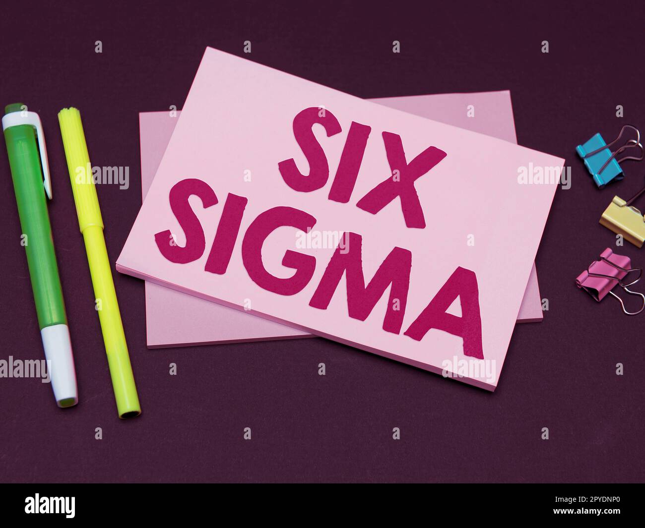 Textunterschrift mit Six Sigma. Managementtechniken für den Geschäftsüberblick zur Verbesserung von Geschäftsprozessen Stockfoto
