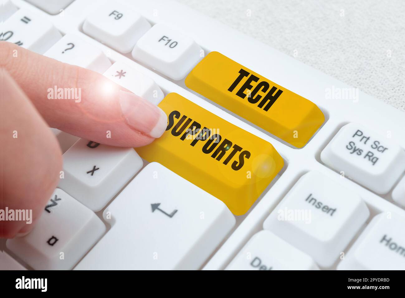 Schreiben Text anzeigen Tech Supports. Hilfe zu Geschäftskonzepten durch Techniker Online oder Call Center Customer Service Stockfoto