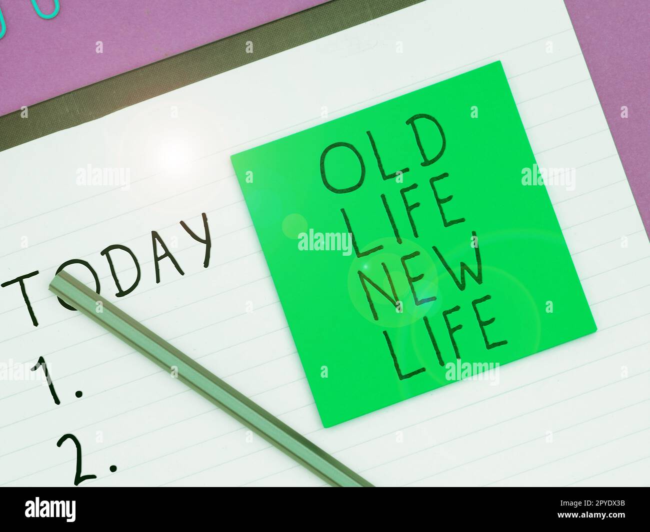 Konzeptunterschrift Altes Leben Neues Leben. Konzeptfotos reformieren die persönliche Bedeutung des Lebens und setzen ein neues Lebensziel Stockfoto