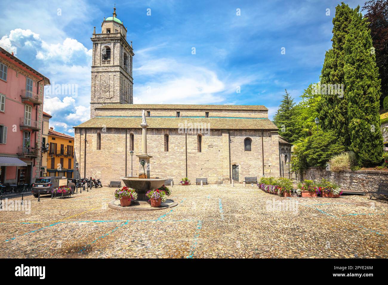 Bellagio Kirchenplatz farbenfrohe Aussicht auf die Architektur Stockfoto