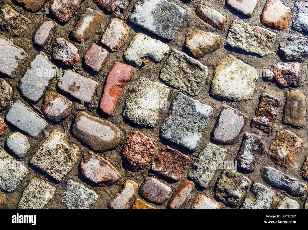 Detaillierte Nahaufnahmen von alten historischen kopfsteingepflasterten Straßen und Gehwegen Stockfoto