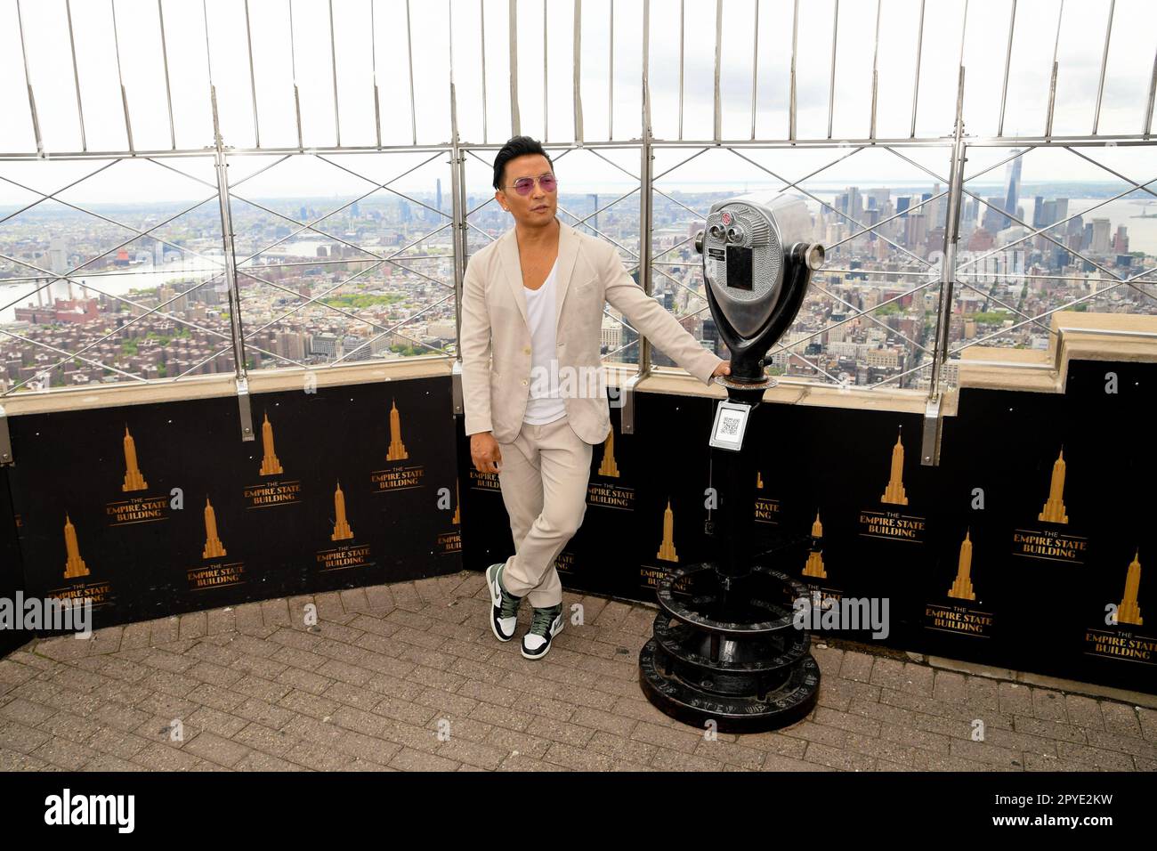 New York, USA. 03. Mai 2023. Prabal Gurung besucht am 3. Mai 2023 das Empire State Building zu Ehren des AAPI (Asian American Pacific Islander) Heritage Month in New York, NY. (Foto: Efren Landaos/Sipa USA) Guthaben: SIPA USA/Alamy Live News Stockfoto