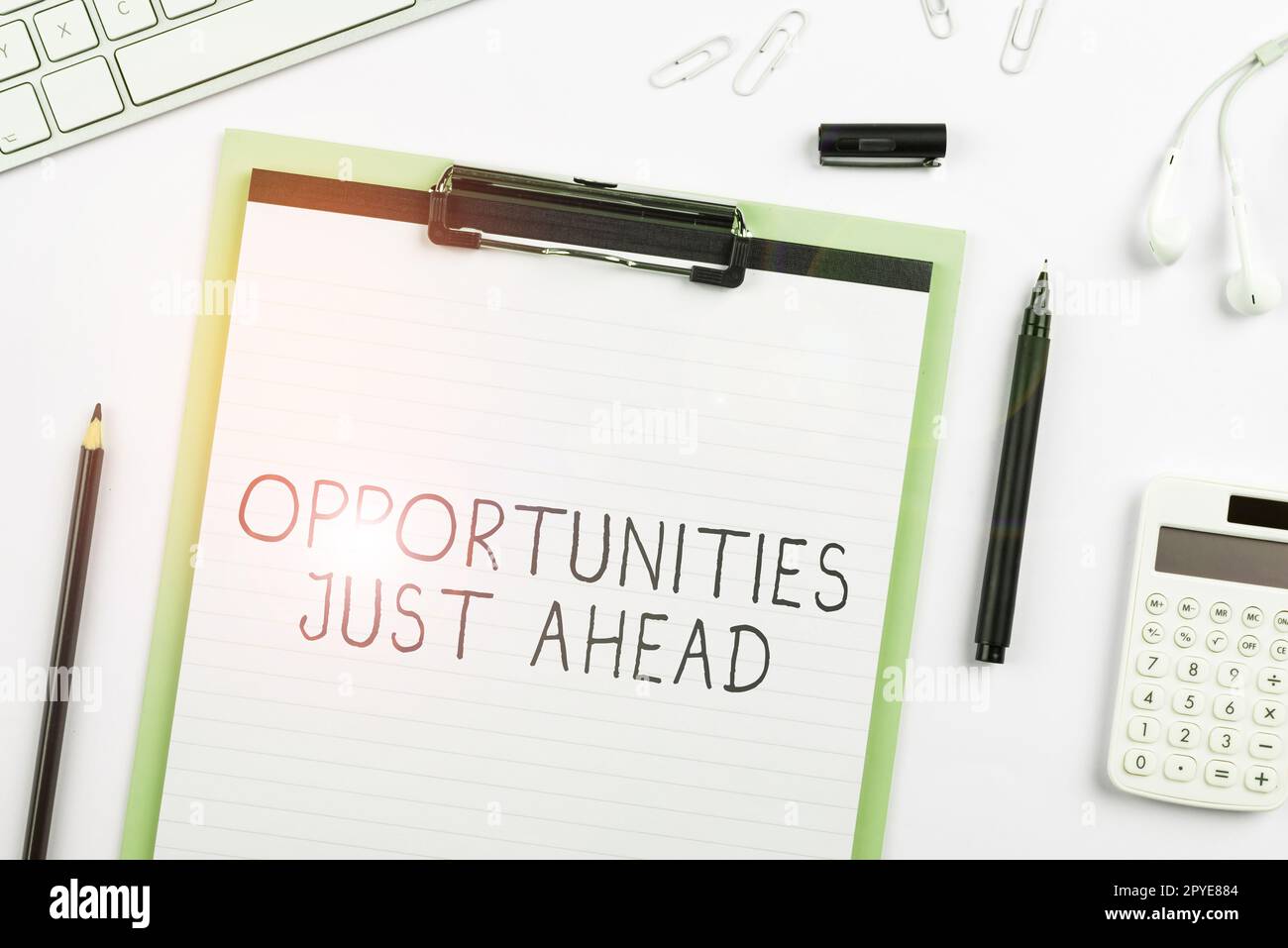 Inspiration für Schilder direkt vor uns. Unternehmen zeigen eine Reihe von Umständen, die es ermöglichen, etwas in kurzer Zeit zu tun Stockfoto