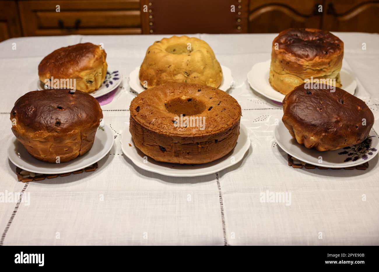 Traditioneller Ukrainischer Osterkuchen Kulich Stockfoto