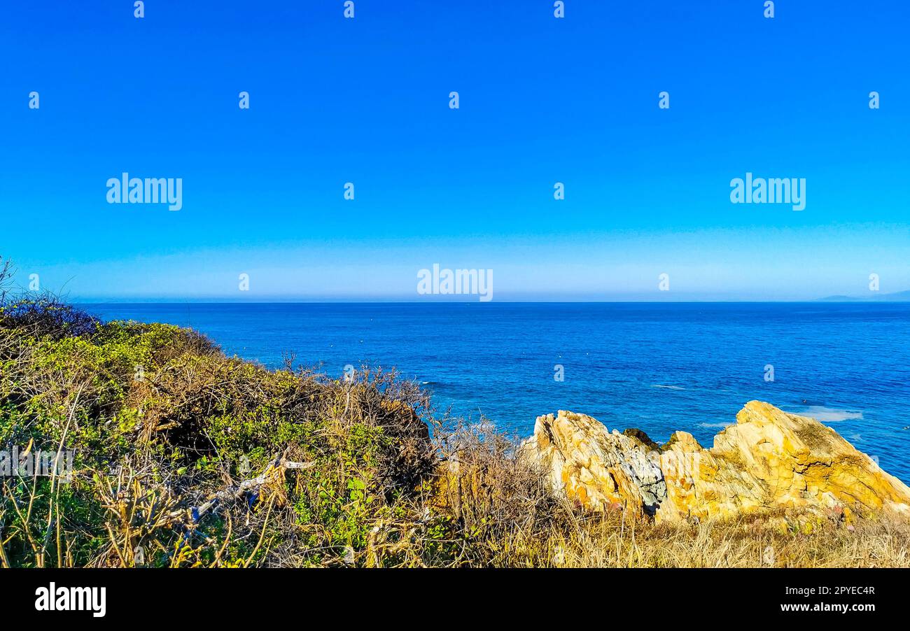 Wunderschöne Meereslandschaft der Stadt mit natürlichem Panoramablick auf Puerto Escondido, Mexiko. Stockfoto