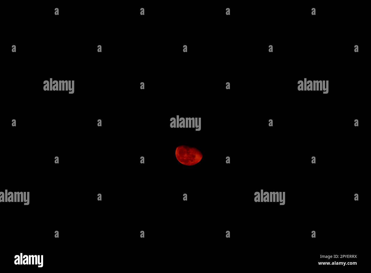 Der Mond am spanischen Himmel, Provinz Alicante, Costa Blanca, Spanien Stockfoto