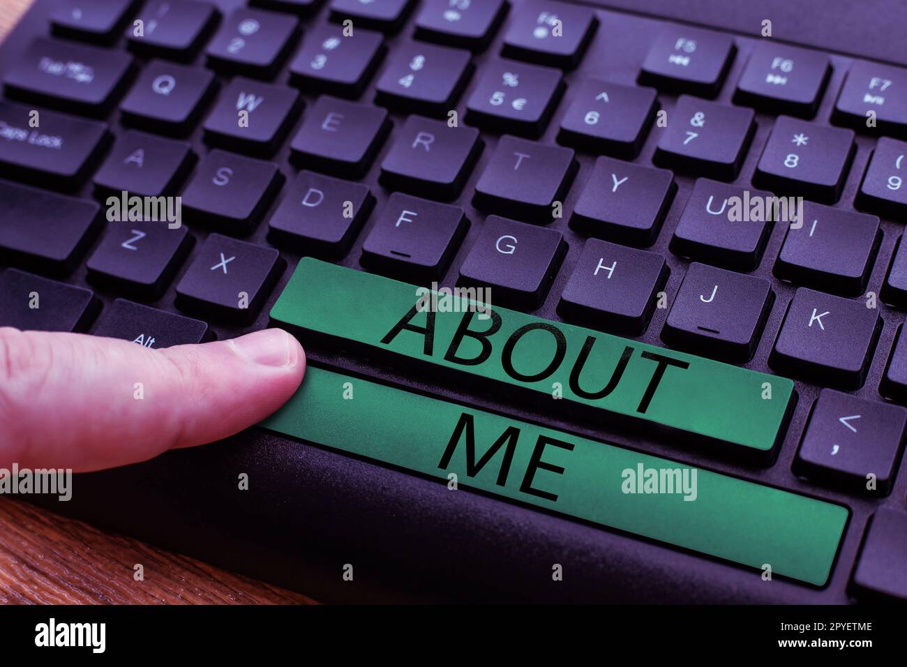 Handschriftlich auf ein Schild über mich. Business Showcase Meine persönlichen Eigenschaften Informationen „Gefällt mir“ und „Abneigung“ Stockfoto