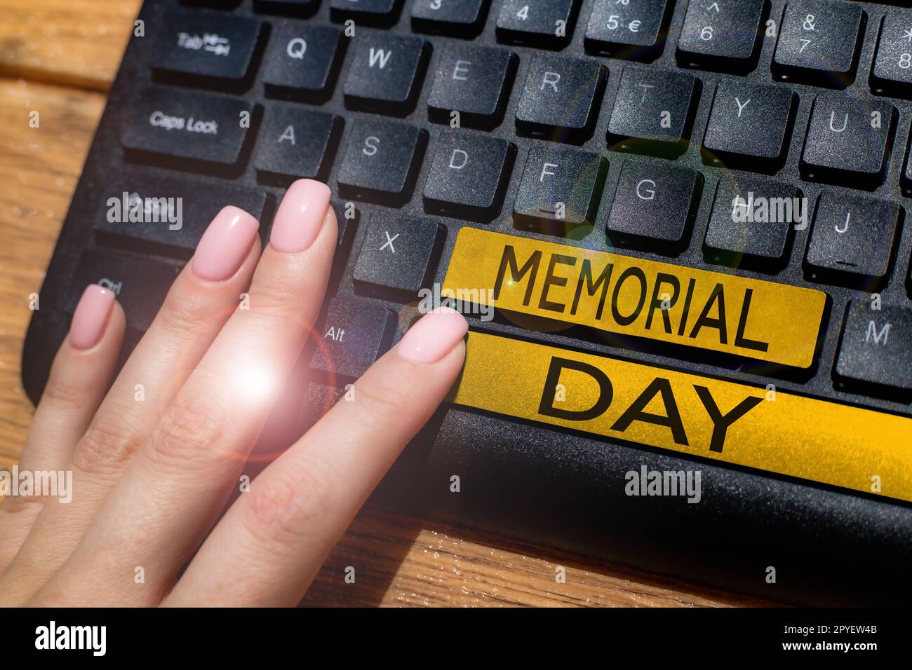 Handgeschriebenes Schild Memorial Day. Geschäftsidee, um die zu ehren und zu gedenken, die im Militärdienst starben Stockfoto