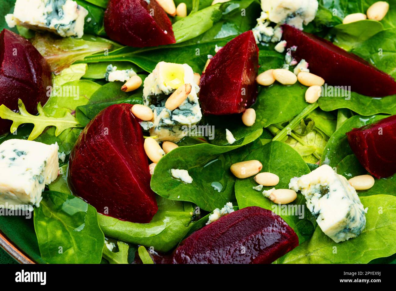 Salat mit Rüben, erbs Stockfoto