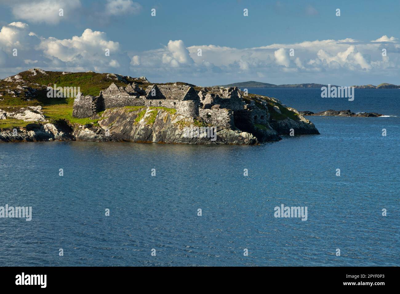 Cromwell Baracken und Fort auf Inishbofin Island auf dem Wild Atlantic Way in der Grafschaft Galway in Irland Stockfoto