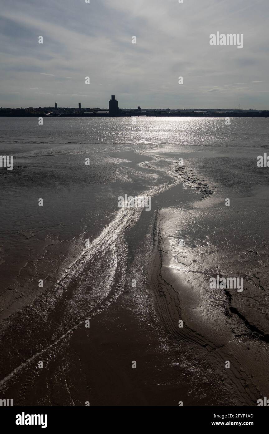 Liverpool River Mersey bei Ebbe Stockfoto