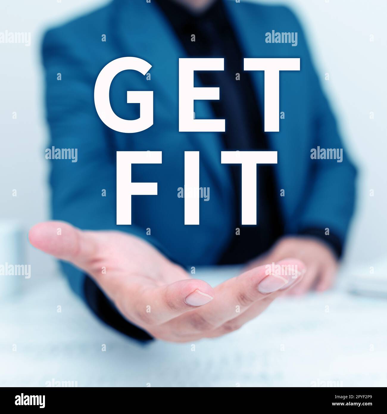 Schild mit Anzeige von „Get Fit“. Business präsentieren die richtige Größe oder Form für jemanden oder etwas halten Sie Ihren Körper gesund Stockfoto
