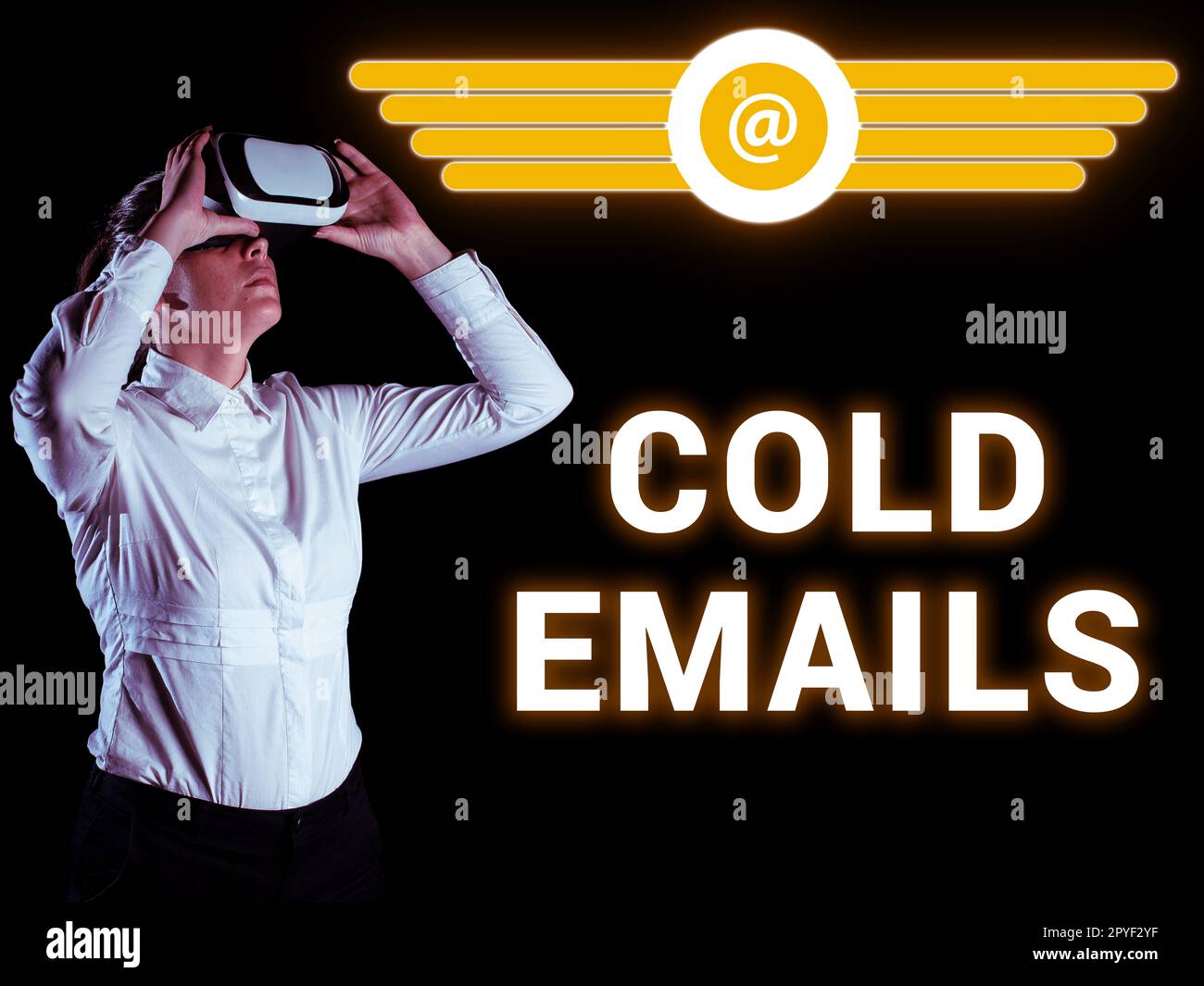 Text mit E-Mails zu Inspiration Kälte. Business Showcase unerbetene E-Mail, die ohne vorherigen Kontakt an einen Empfänger gesendet wird Stockfoto