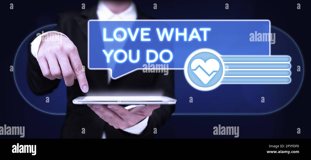 Inspiration mit dem Schild „Love What You Do“. Das Internet-Konzept hat Leidenschaft und Enthusiasmus bei der Arbeit Hingabe Stockfoto