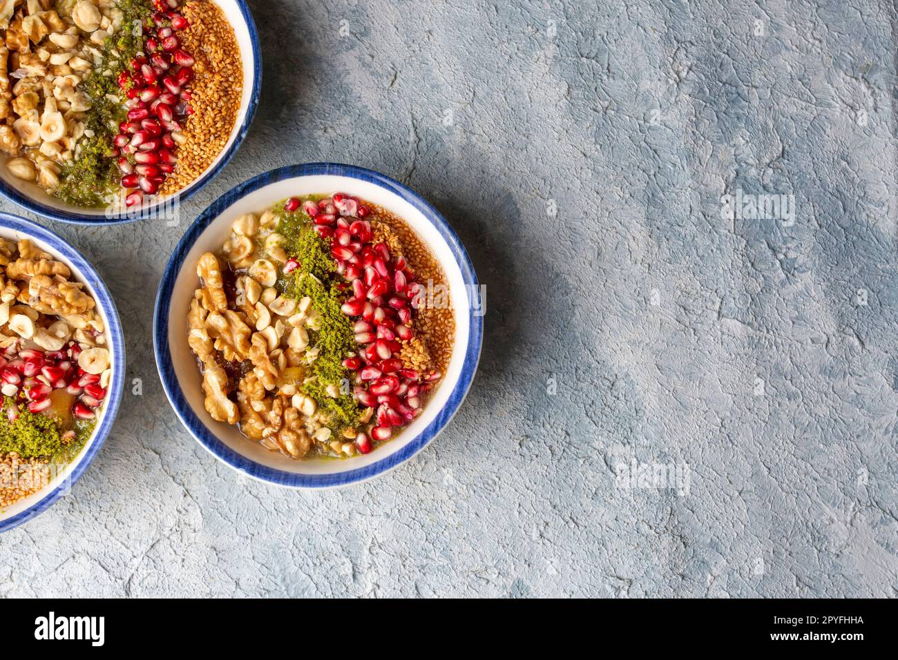 Traditionelles köstliches türkisches Dessert; Ashura (Asure) Stockfoto
