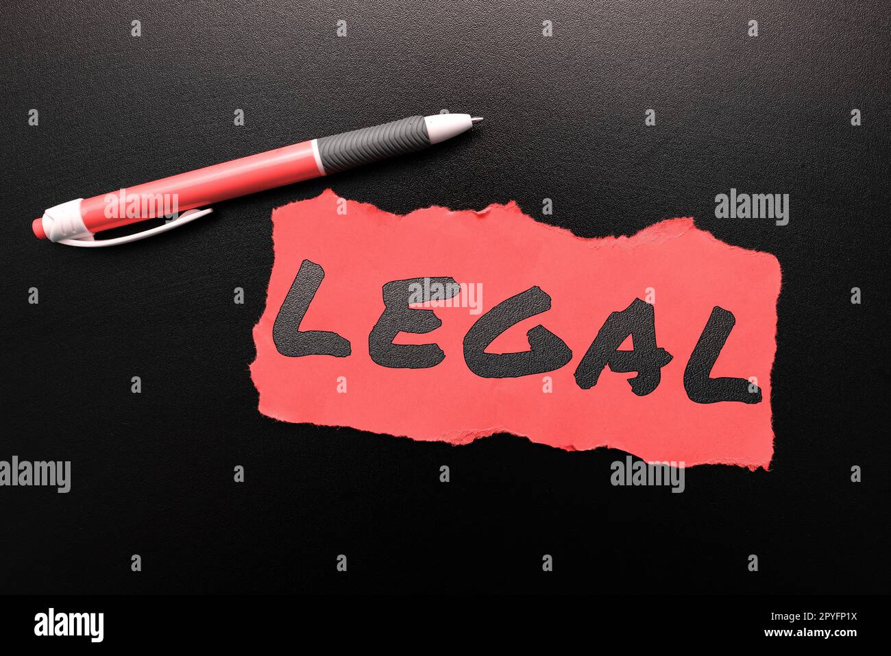 Schild mit der Aufschrift Legal. Geschäftsüberblick zulässig oder durchsetzbar durch Einhaltung des Gesetzes Stockfoto