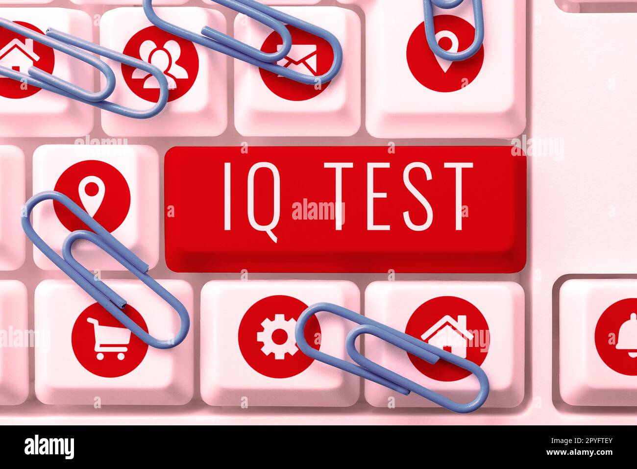 Handgeschriebenes Schild IQ Test. Konzept bedeutet Versuch, deine kognitiven Fähigkeiten zu messen, menschliche Intelligenz zu beurteilen Stockfoto