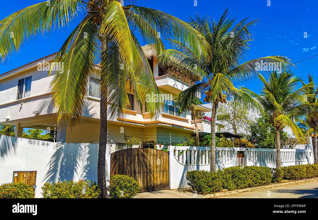 Luxuriöse, wunderschöne, tropische, moderne Häuser und Resorts in Resorts Mexiko. Stockfoto