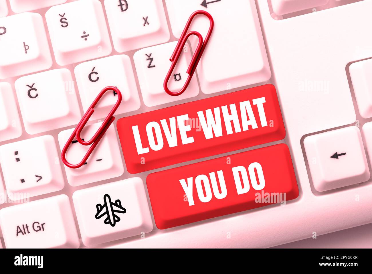 Schreiben mit Text Love What You Do (Liebe, was du tust). Konzept bedeutet Leidenschaft und Enthusiasmus bei der Arbeit Hingabe Stockfoto