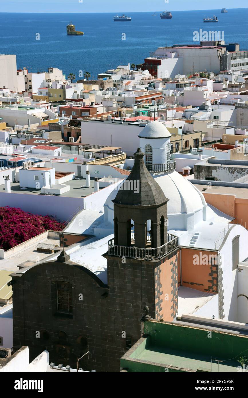 Blick von der Aussichtsplattform der Santa Ana Kathedrale Ã¼ber die San Francisco de Borja-Kirche zur Reede Stockfoto