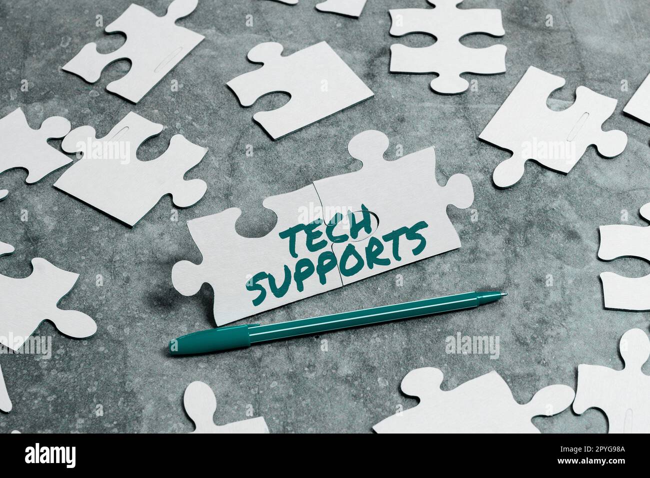 Textzeichen mit technischen Supports. Übersicht über das Unternehmen – Hilfe durch Techniker Online oder Call Center Customer Service Stockfoto