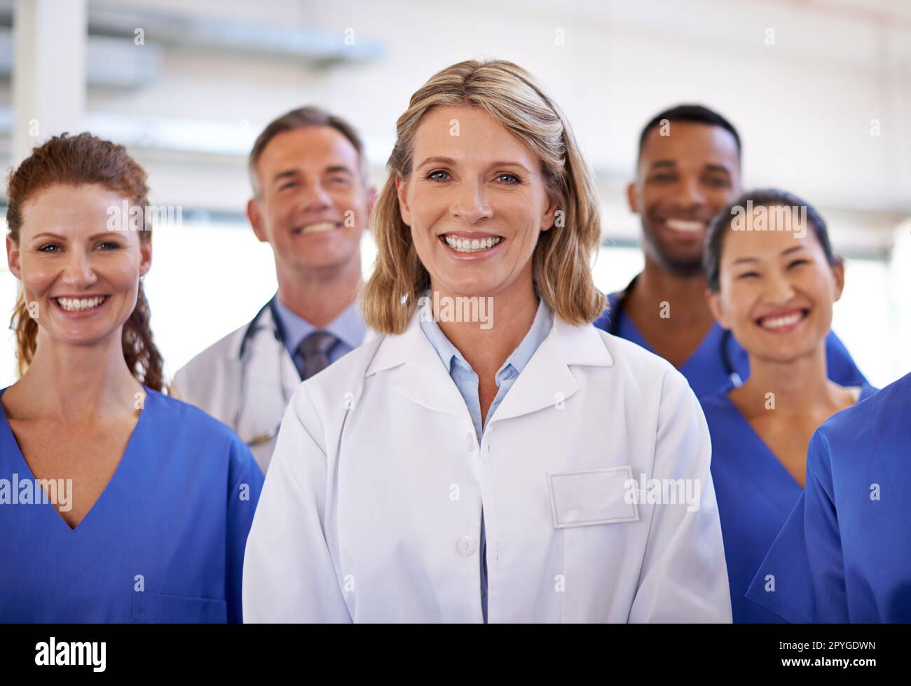 Du kannst ihnen deine Gesundheit anvertrauen. Portrait eines vielfältigen Teams von Medizinern. Stockfoto