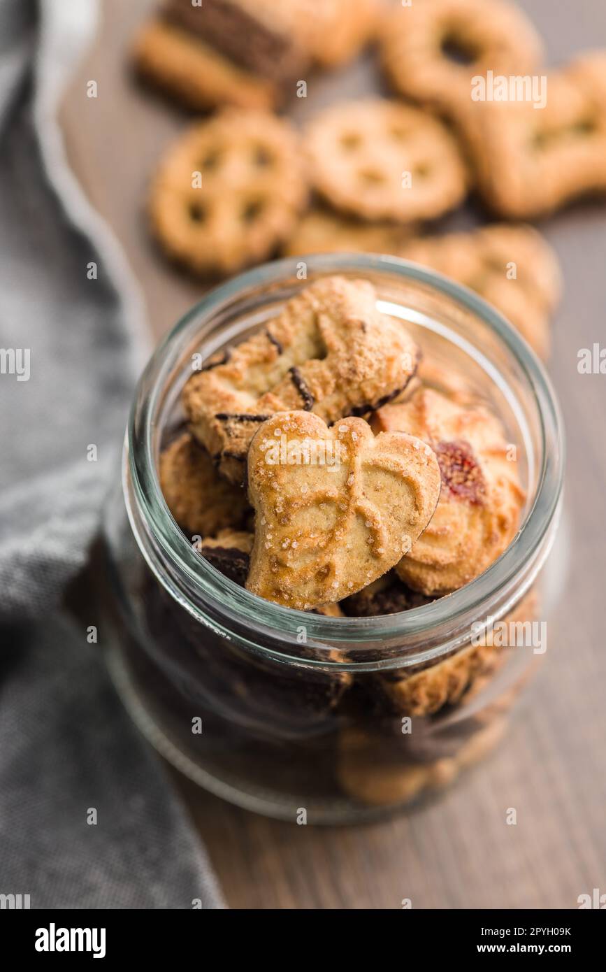 Verschiedene Kekse. Süße Kekse im Glas. Stockfoto