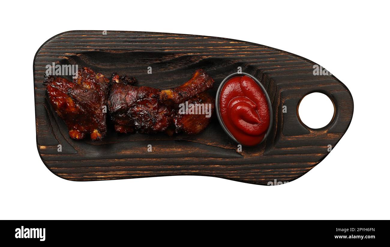Barbecue-Spareribs und BBQ-Sauce auf Holzbrett Stockfoto