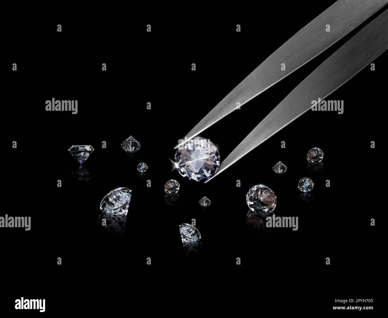 Diamant in Pinzette auf schwarzem Hintergrund mit Diamanten gruppieren weiche Fokussierung Stockfoto