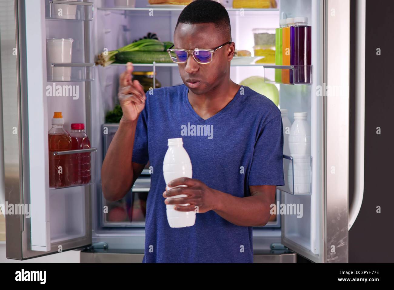 Schlechte Offene Milchflasche Stockfoto