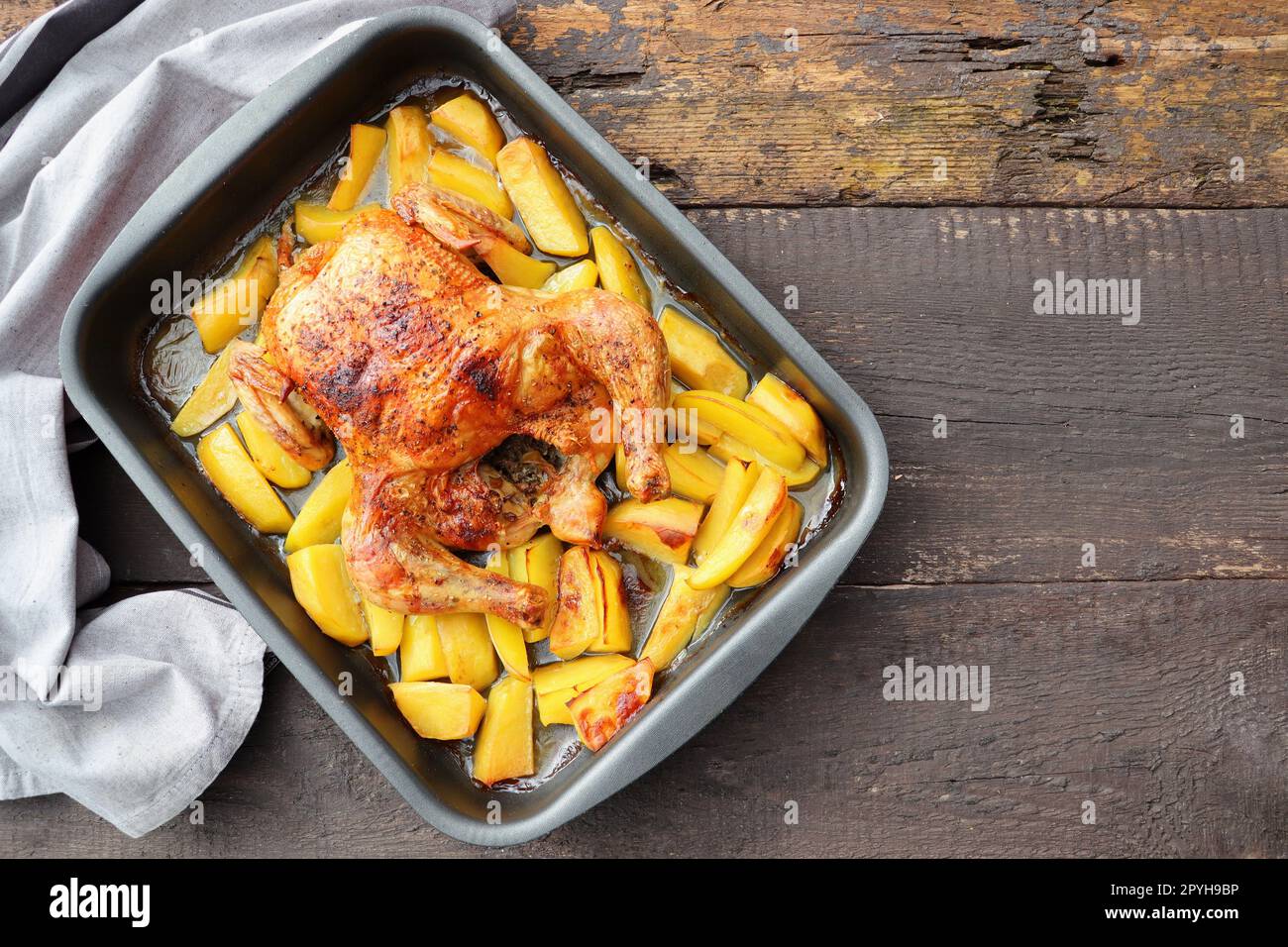 Gebratene ganze Huhn oder Truthahn für Feier und Urlaub. Weihnachten, Thanksgiving, Eve Dinner's neues Jahr Stockfoto
