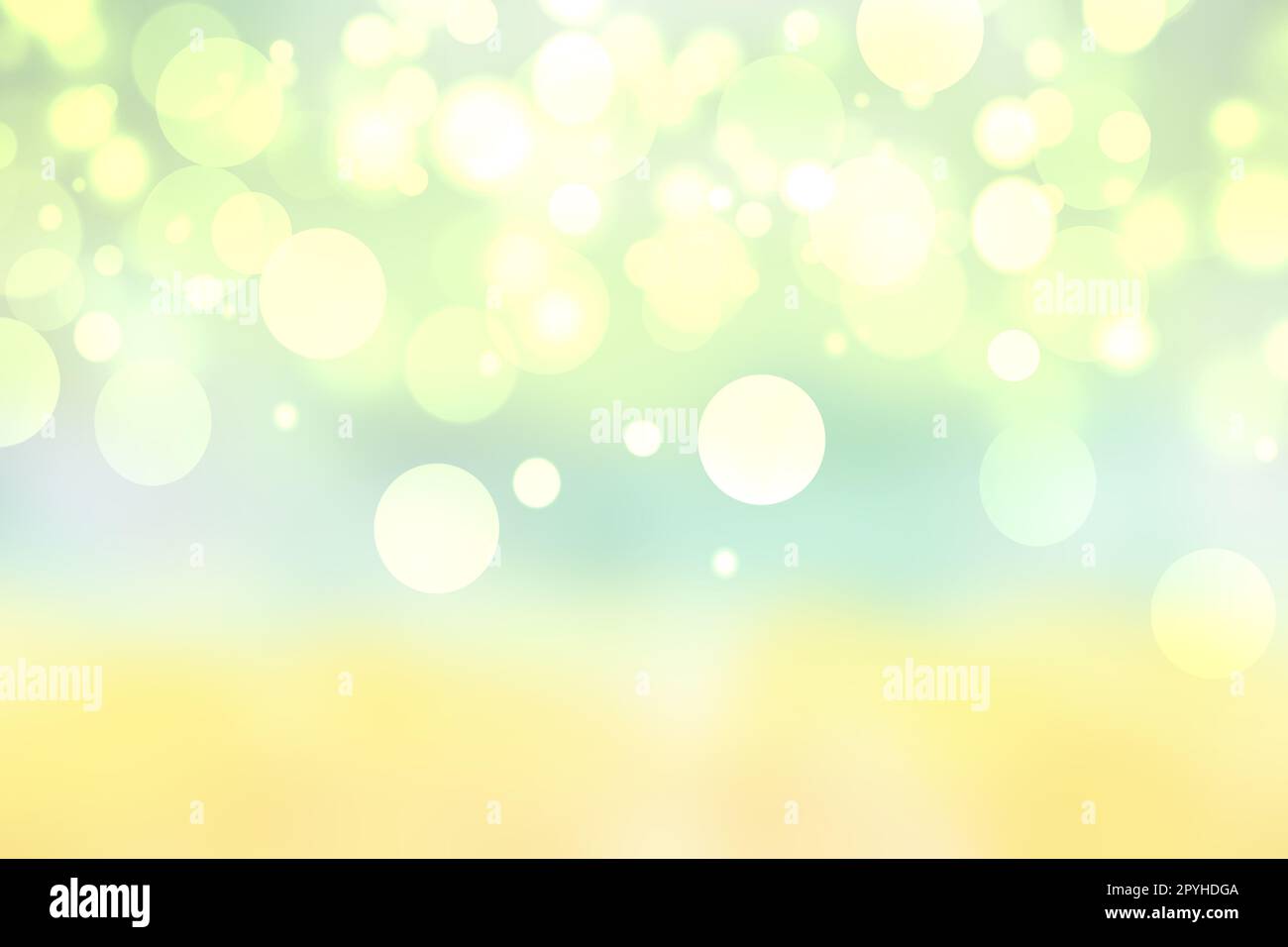 Hallo Frühlingsgeschichte. Abstrakte zarte, helle Frühlings- oder Sommerlandschaft mit natürlichen grünen, gelben, weißen Bokeh-Lichtern, Sonnenschein und Butter Stockfoto