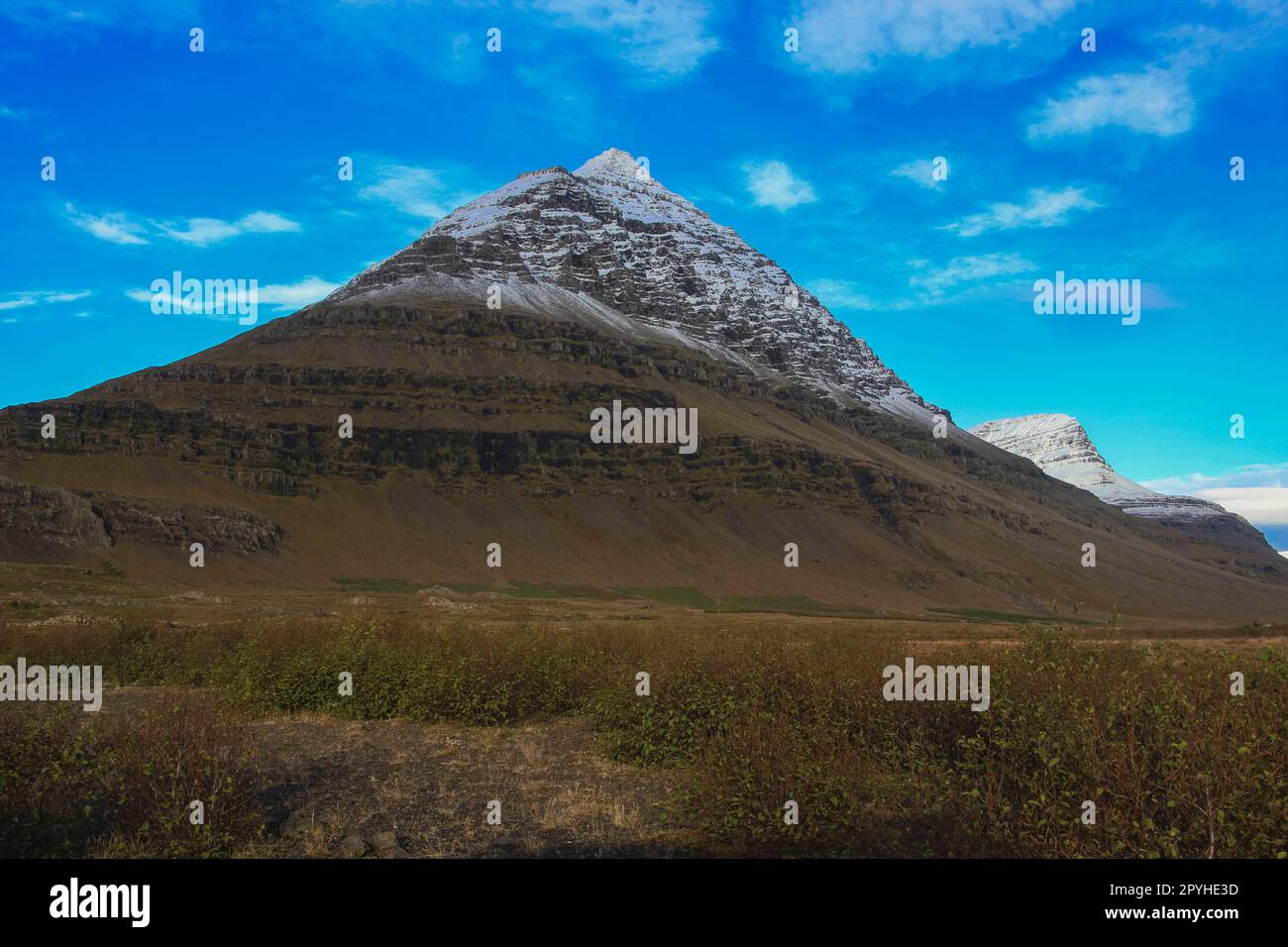 Der Bulandstindur oder Pyramide in Island Stockfoto