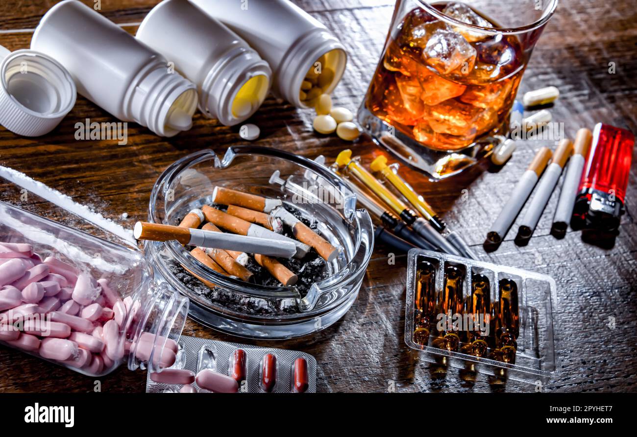 Typische Droge Händler Drogen und Drogenzubehör Stockfotografie - Alamy
