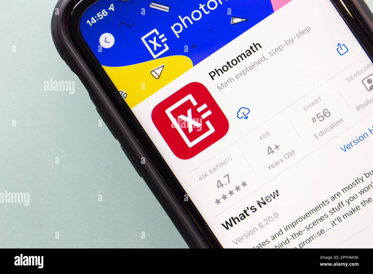 Vancouver, KANADA - 20 2023 : Photomath-App in einem App Store auf einem iPhone-Bildschirm. Photomath ist eine beliebte mathematische Lernplattform für Mobilgeräte. Stockfoto