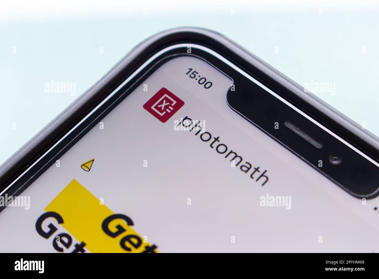 Vancouver, KANADA - 20 2023 : Photomath-Website auf einem iPhone-Bildschirm. Photomath ist eine beliebte mathematische Lernplattform für Mobilgeräte. Stockfoto