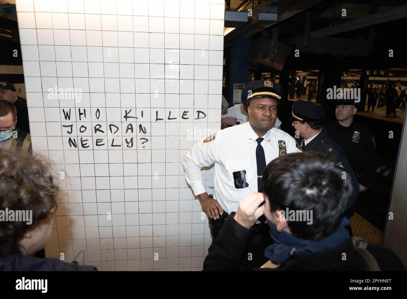 Manhattan, USA, 03/05/2023, Demonstranten versammelten sich am Mittwoch in Manhattan, um Gerechtigkeit für Jordan Neely zu fordern, einen Obdachlosen, der starb, nachdem er in einem Würgegriff in einem U-Bahn Zug untergebracht wurde. Der Vorfall hat eine polizeiliche Untersuchung ausgelöst und verlangt die Verhaftung des Mannes, der Neely festgehalten hat. Stockfoto